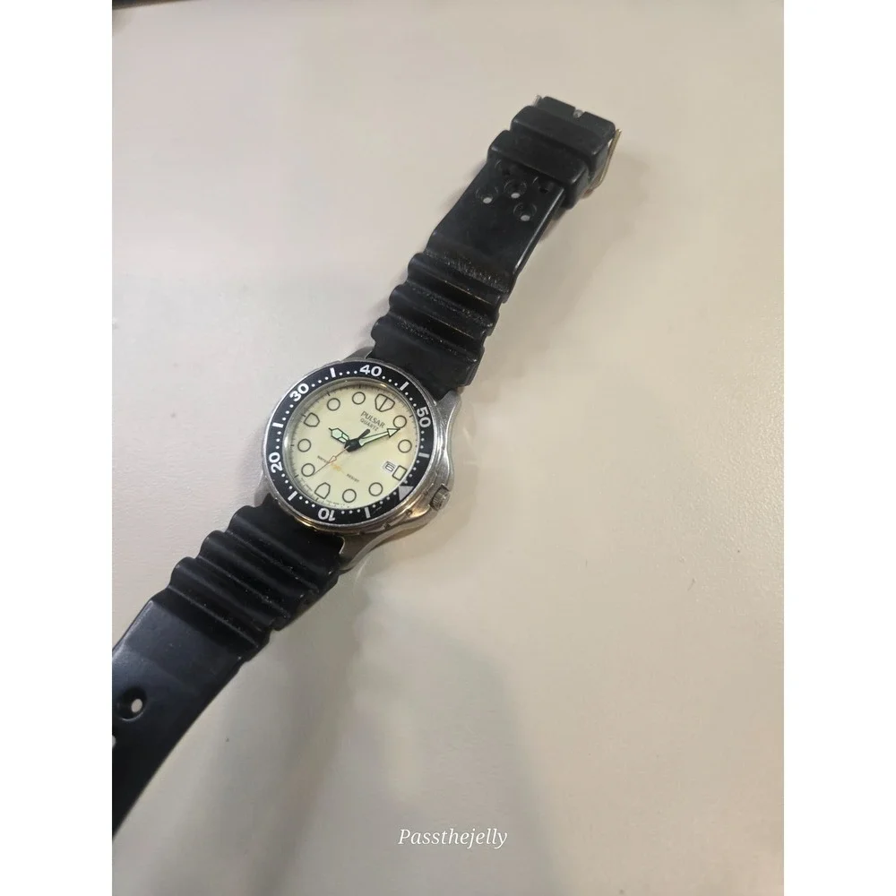 Pulsar Diver Watch Mens 200M White Dial Date Black Bezel Quartz Rubber Strap Vin